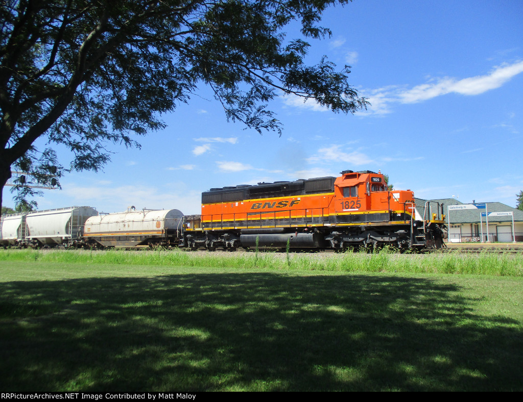 BNSF 1825